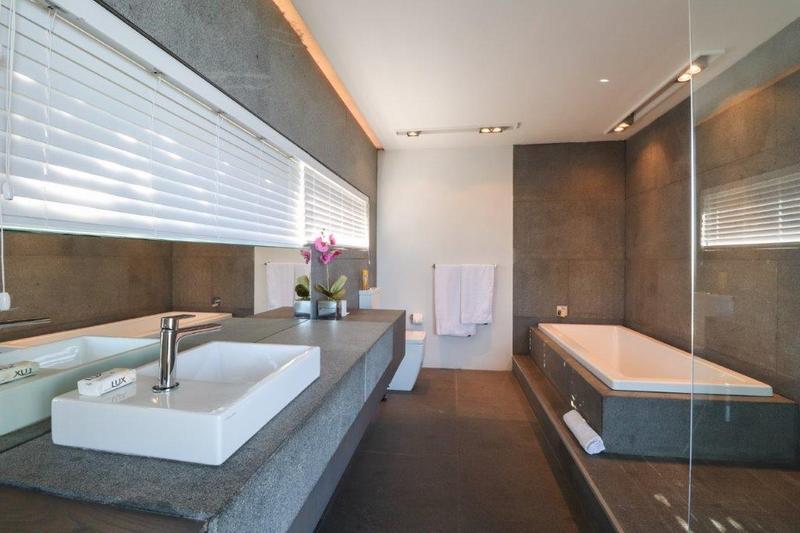 6 Bedroom Property for Sale in Camps Bay Western Cape